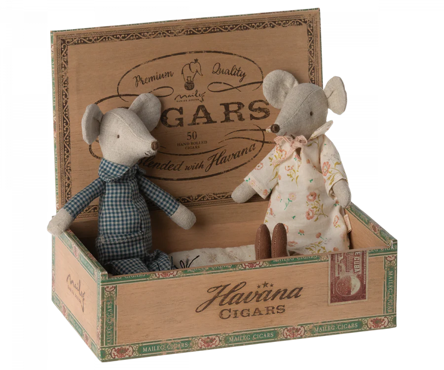 Grandpa & Grandma in Cigar Box