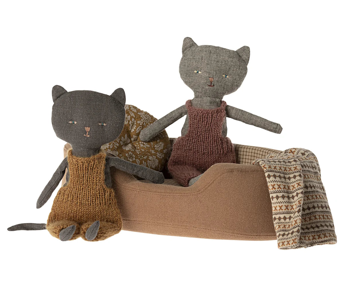 Maileg Cosy Basket Small Brown with Kittens