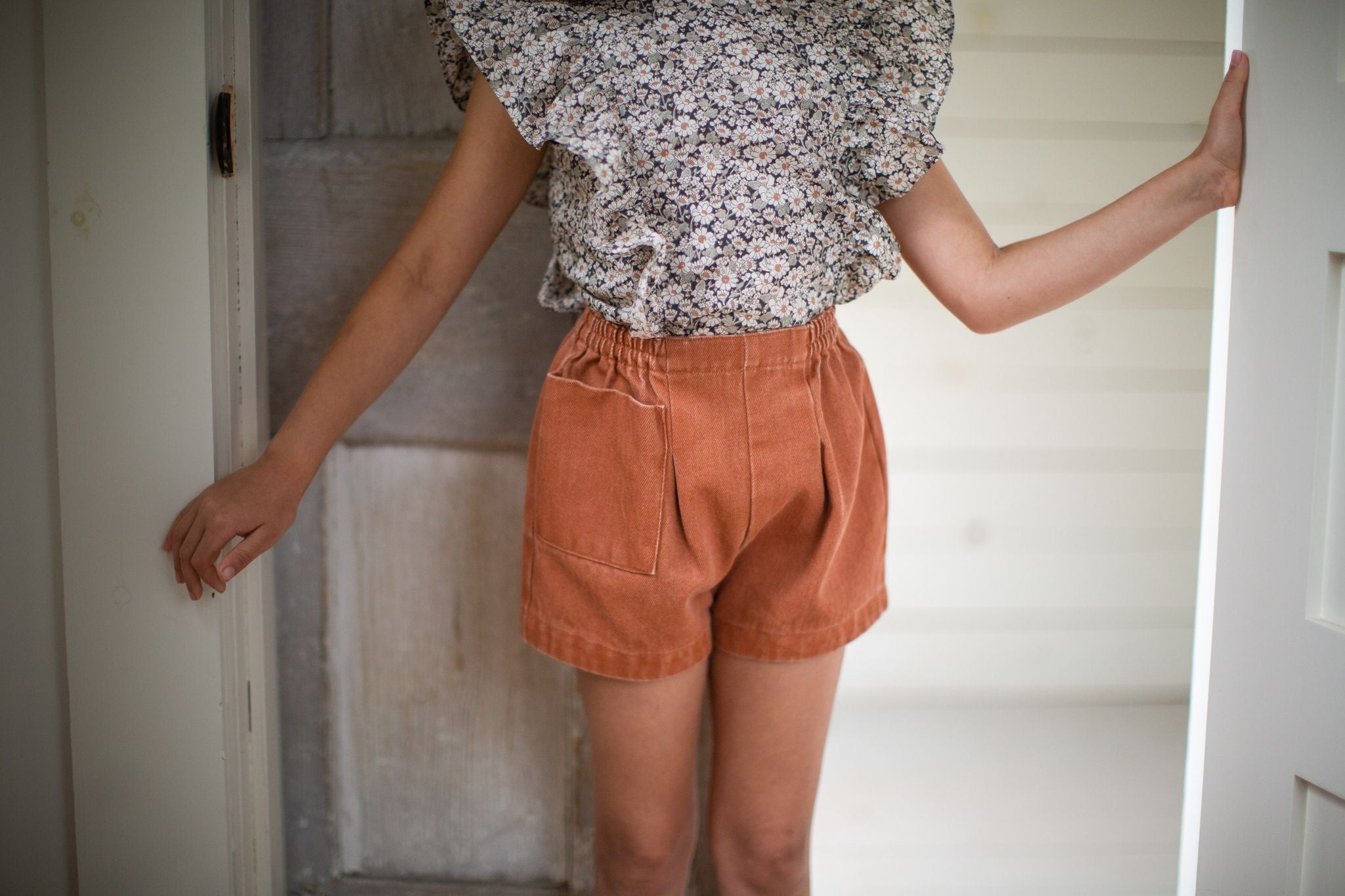 Trude Shorts in Denim Redwood