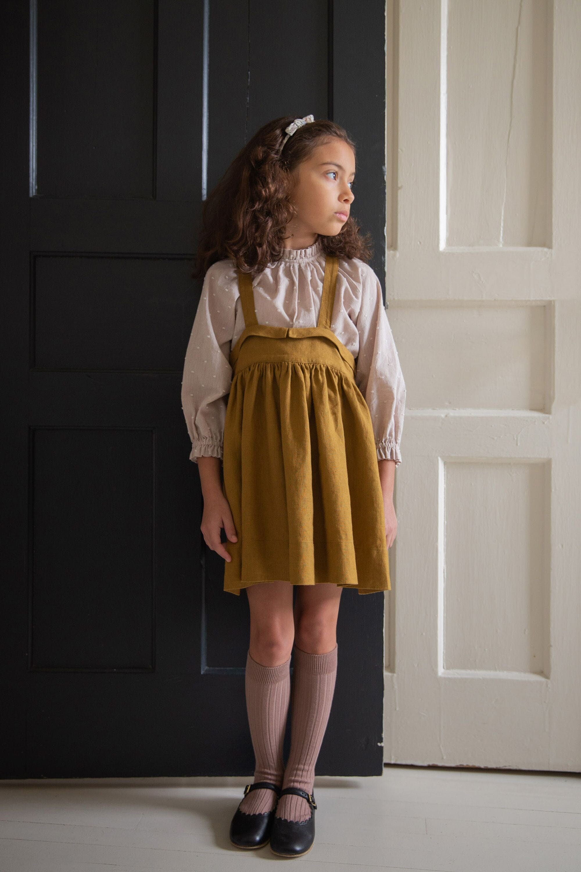 soor ploom Enola Pinafore, Old Gold 2y-